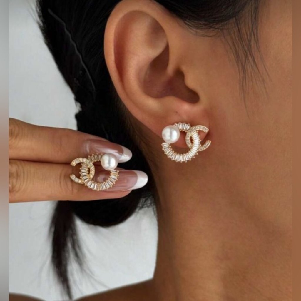 Elegant Gold And Pearl Earrings Q582